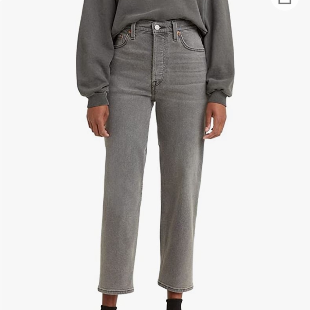 Levi’s Women’s jeans rib cage straight ankle size 28